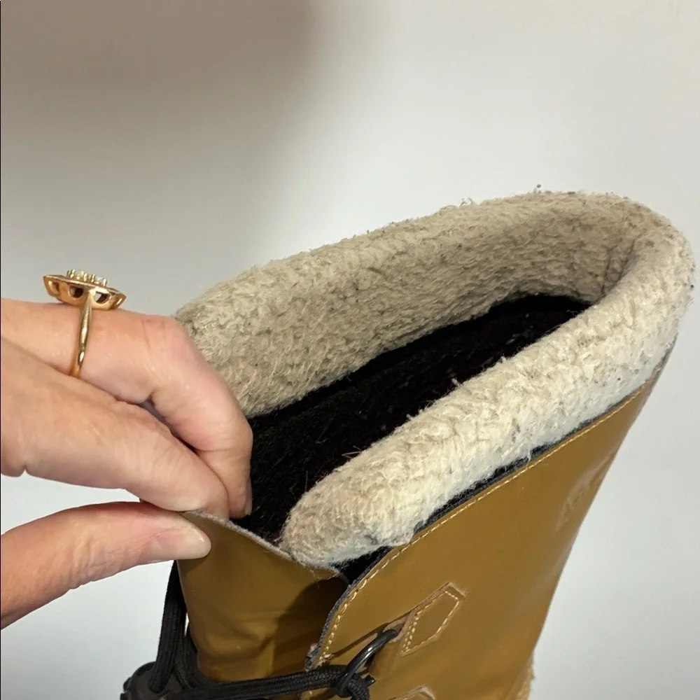 Sorel Tan and Black Insulated Boots